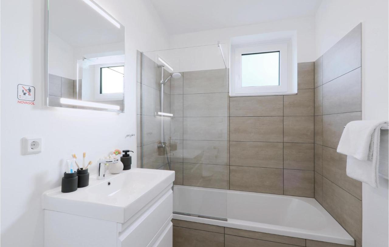 Lovely Home In Lembruch-Duemmer See With Sauna Extérieur photo